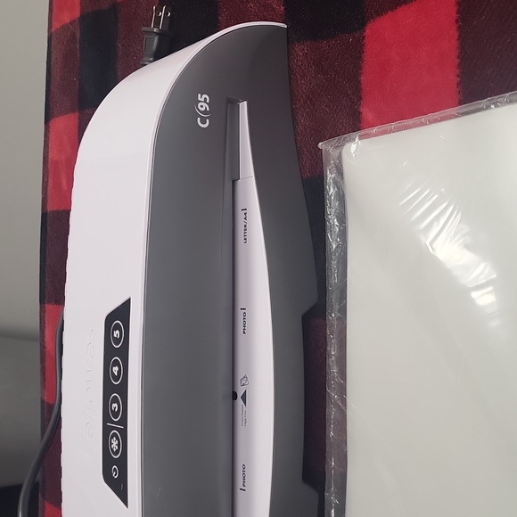 Fellowes crc 57209 laminator like new with about 1/2 to 2/3 laminating sheets - Picture 3 of 7
